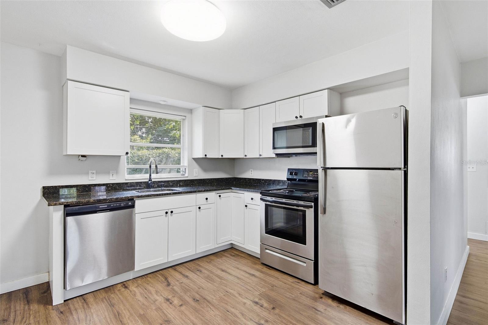 254 PLUMOSA DR — photo 3