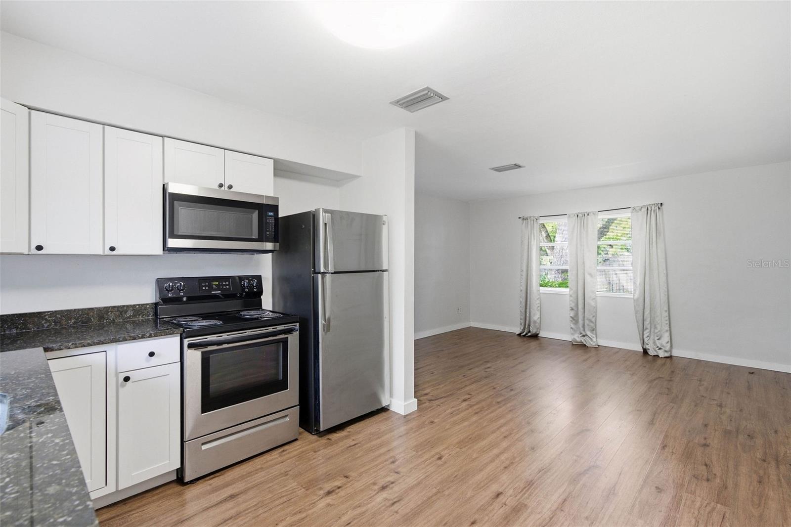 254 PLUMOSA DR — photo 4