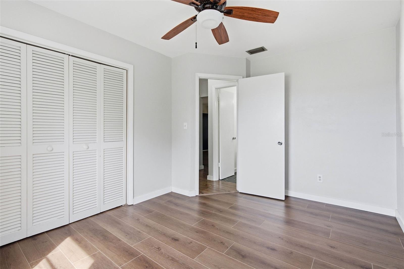 254 PLUMOSA DR — photo 10