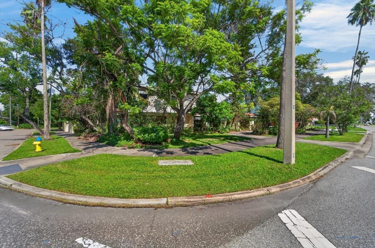 114 W DAVIS BLVD — photo 5