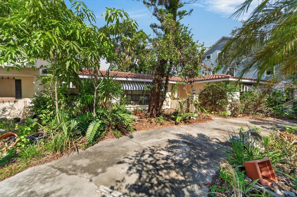 114 W DAVIS BLVD — photo 31