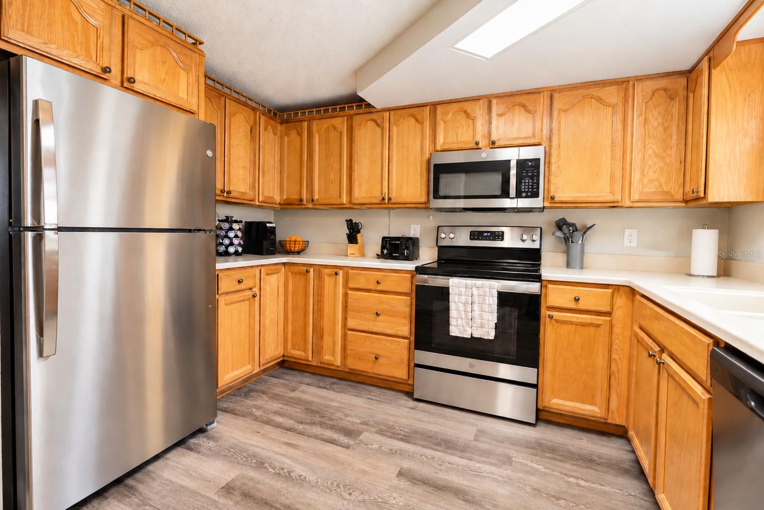 7310 IVANHOE DR — photo 10