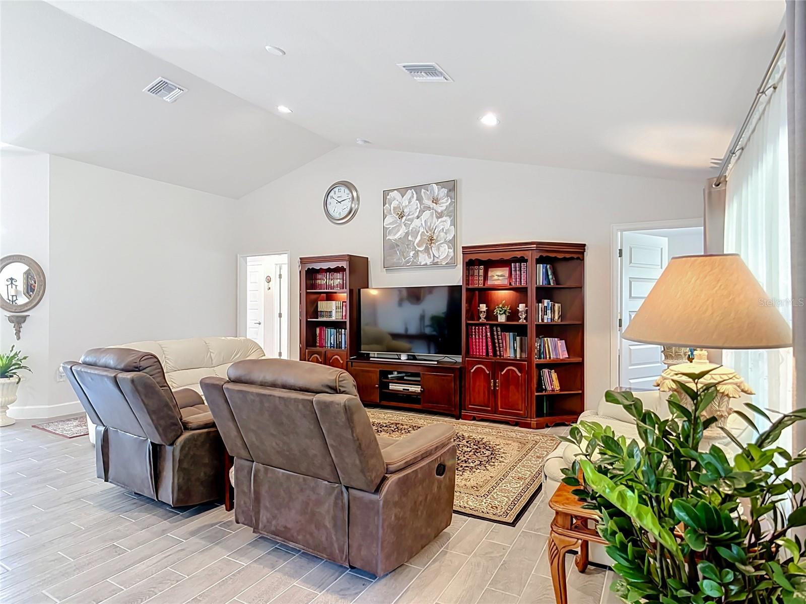 2461 S CRANBERRY BLVD — photo 25