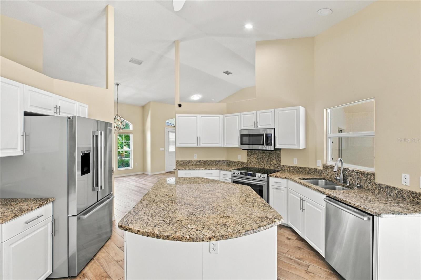 1225 OAK TREE LN — photo 6