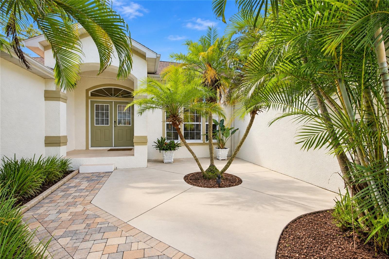1225 OAK TREE LN — photo 2
