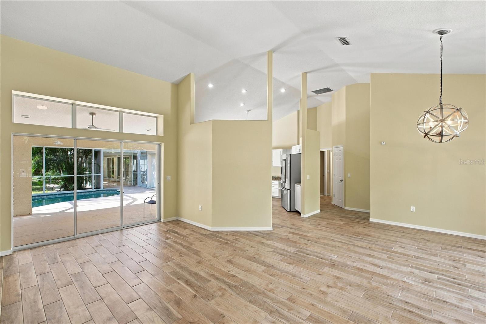 1225 OAK TREE LN — photo 3