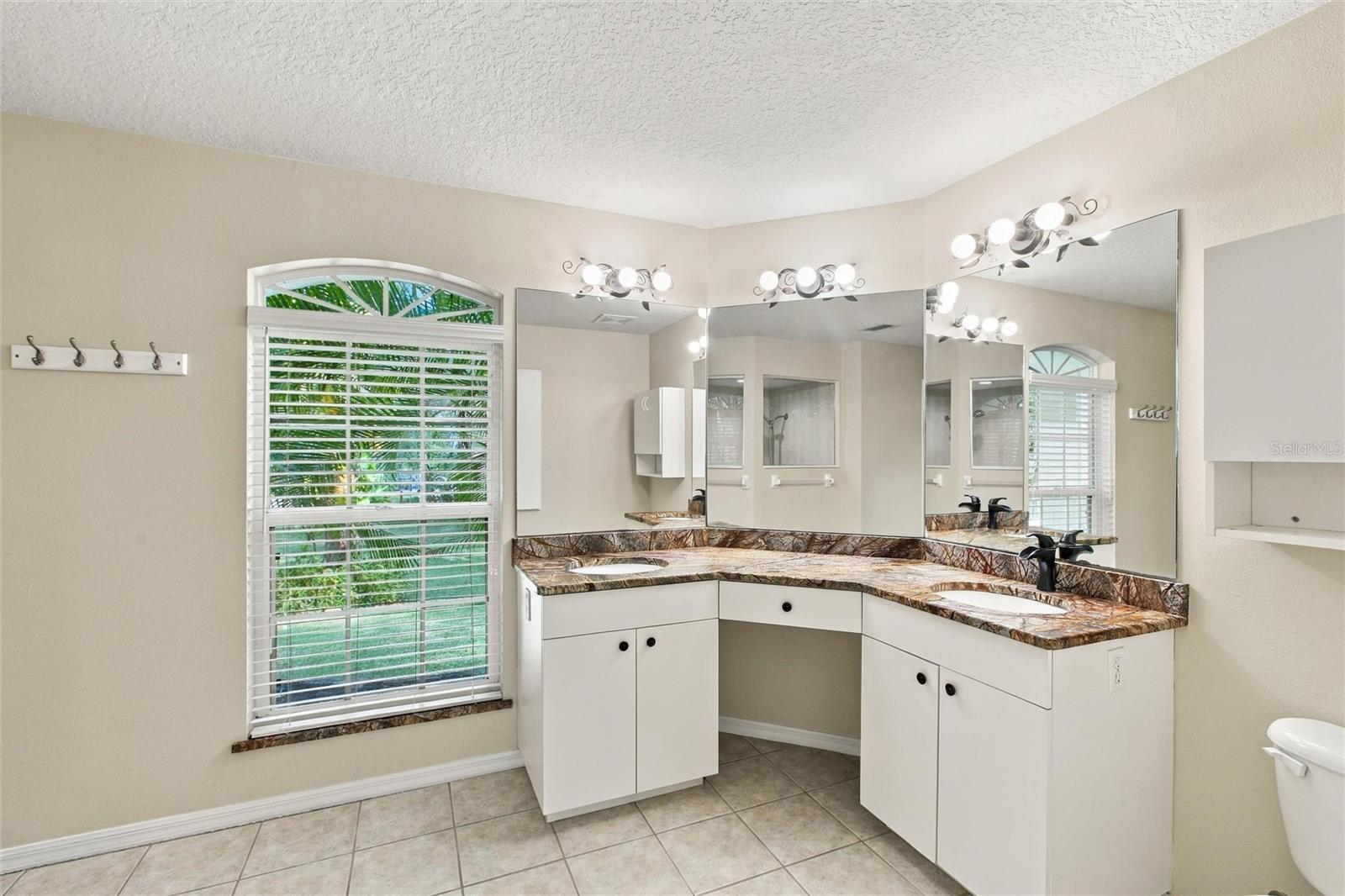 1225 OAK TREE LN — photo 10
