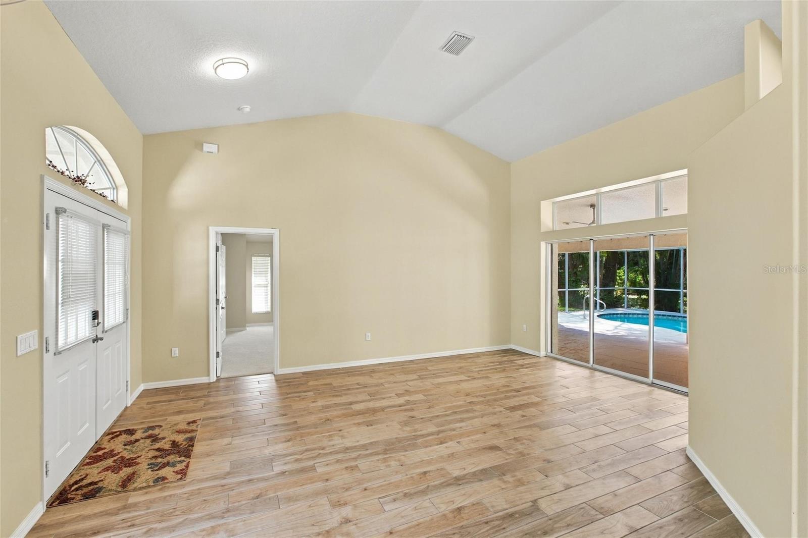 1225 OAK TREE LN — photo 4