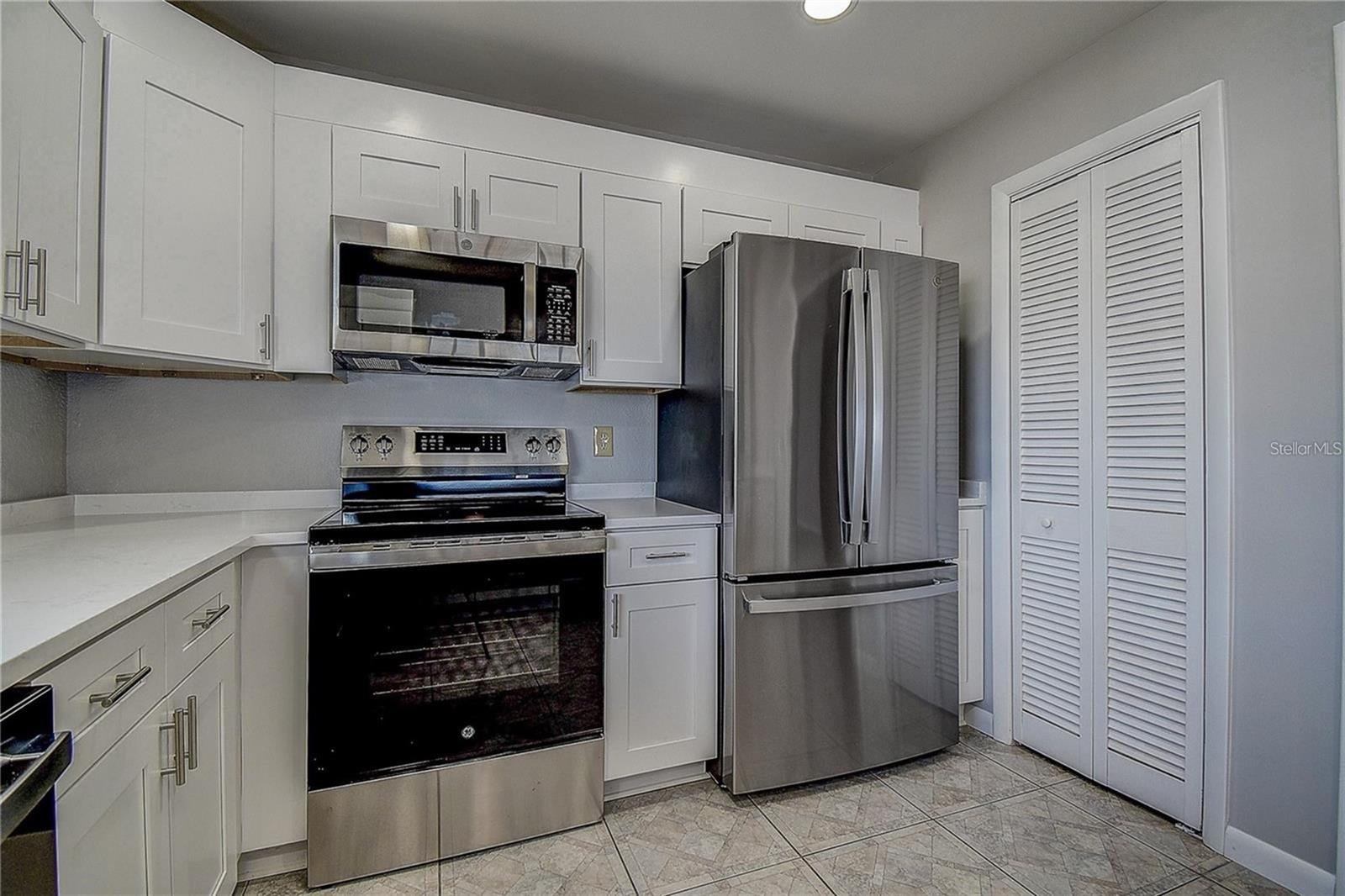 100 BLUFF VIEW DR #514A — photo 12