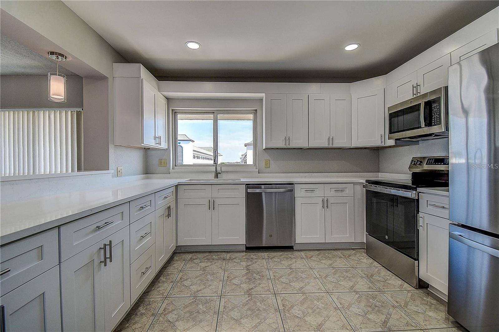 100 BLUFF VIEW DR #514A — photo 9