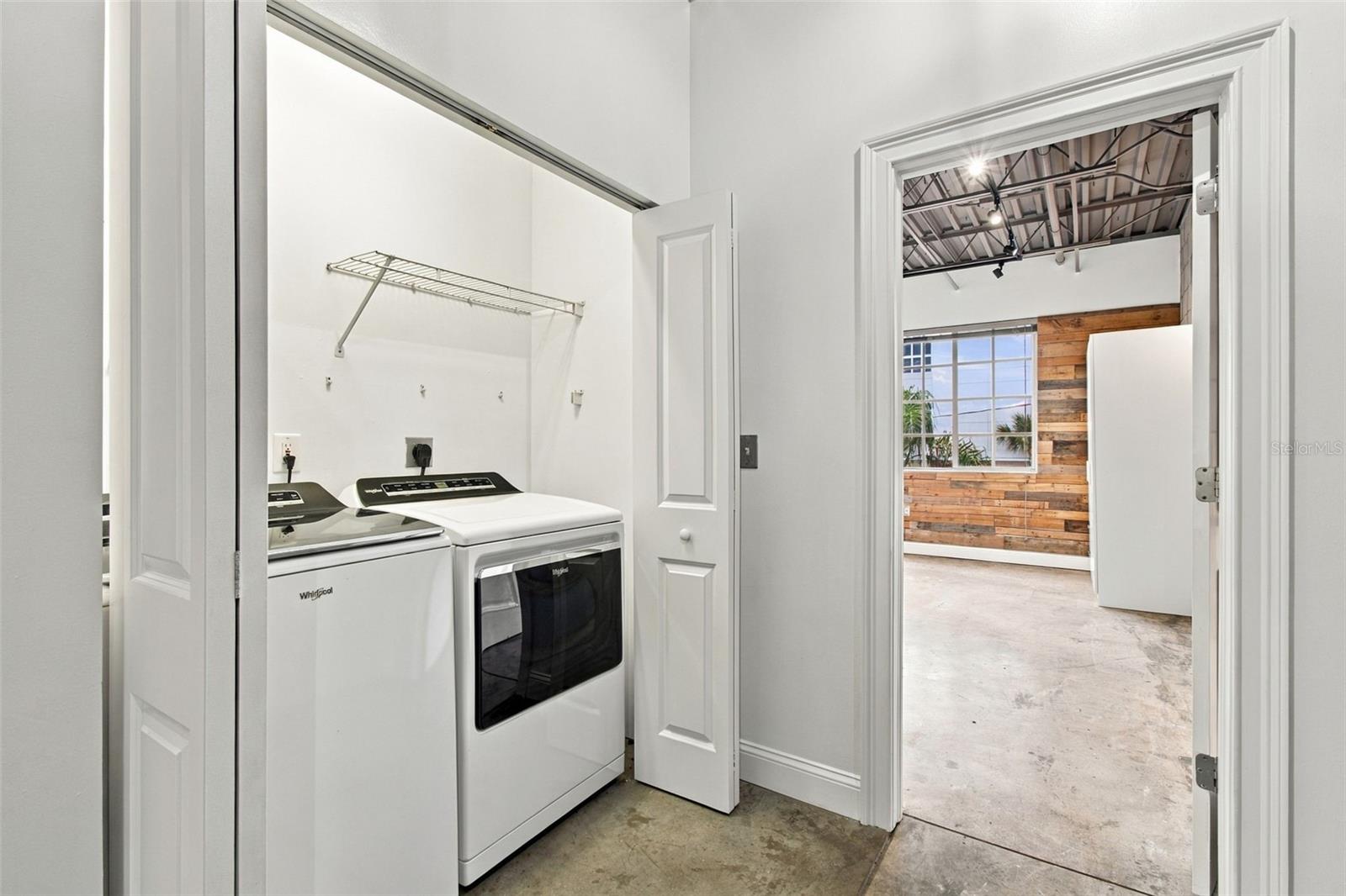 2509 W AZEELE ST — photo 37