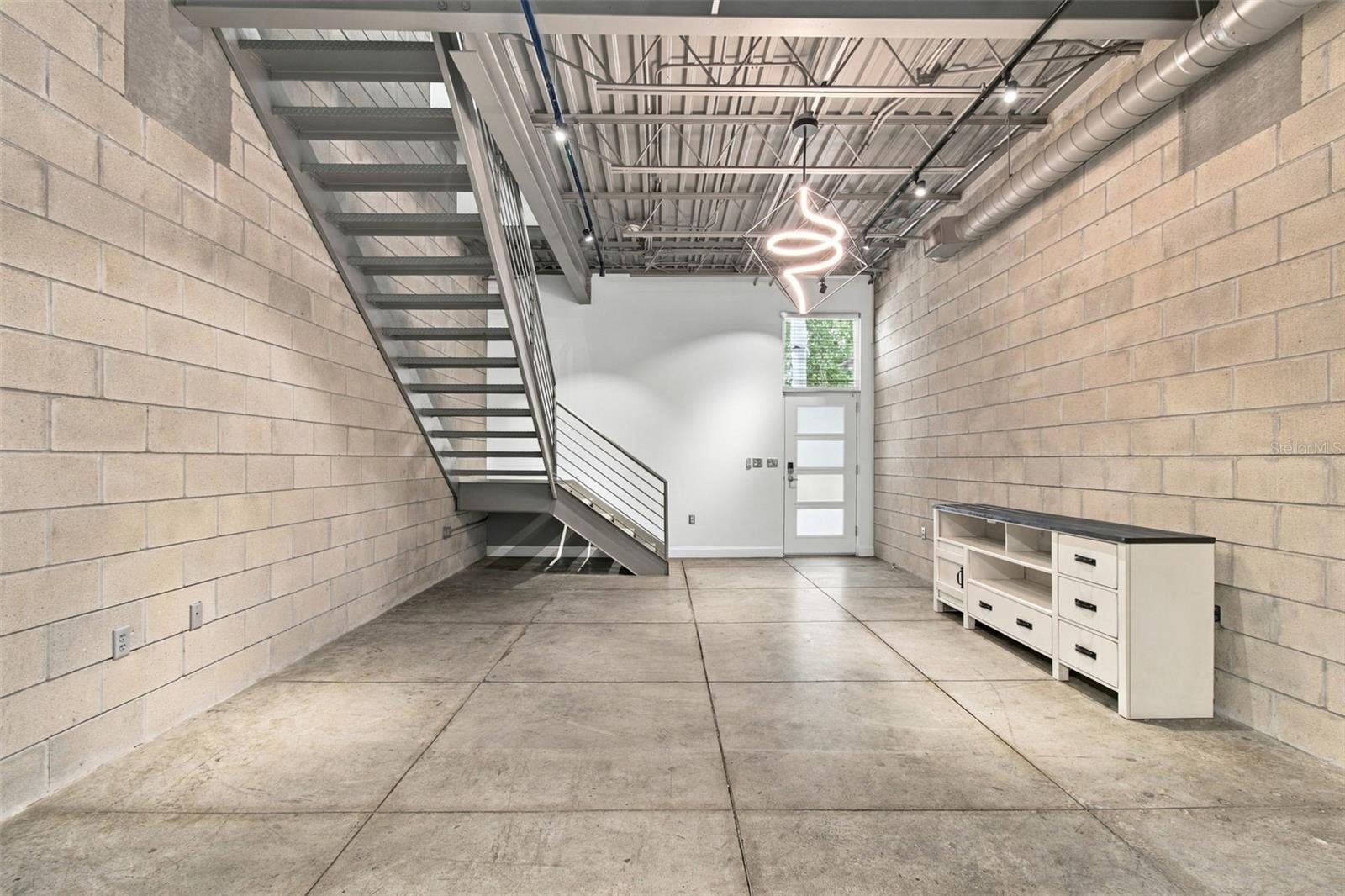 2509 W AZEELE ST — photo 8