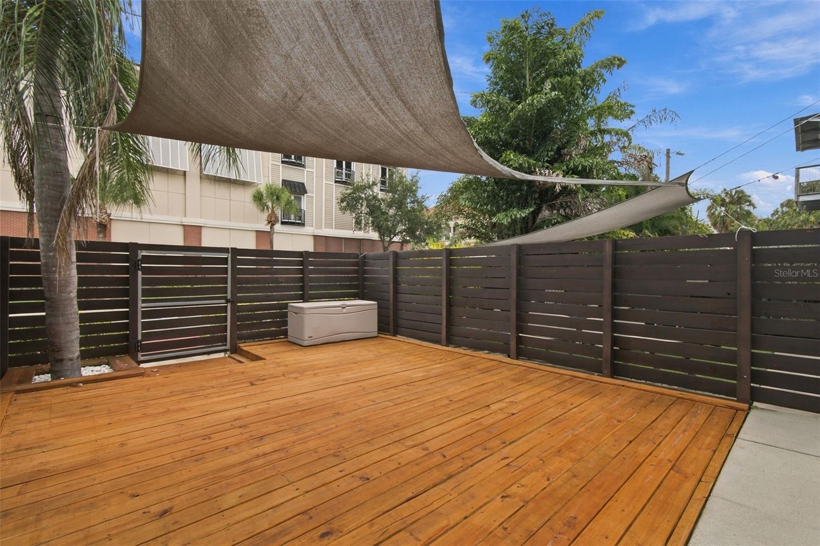 2509 W AZEELE ST — photo 38