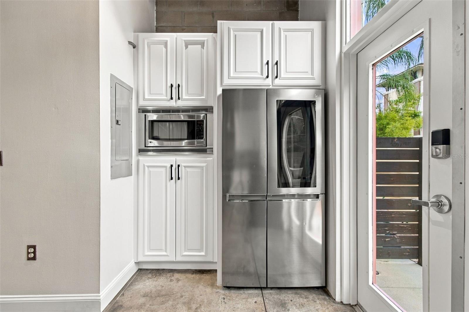2509 W AZEELE ST — photo 15
