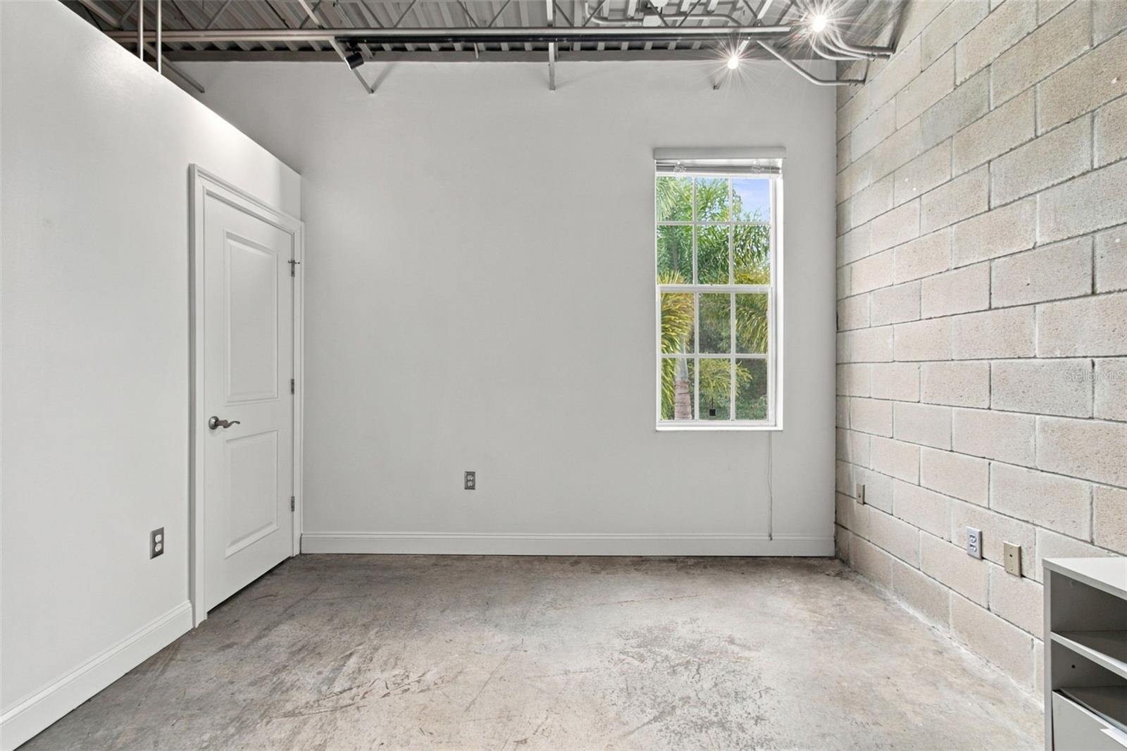 2509 W AZEELE ST — photo 34