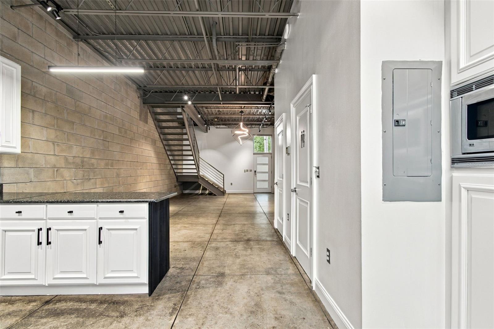 2509 W AZEELE ST — photo 17