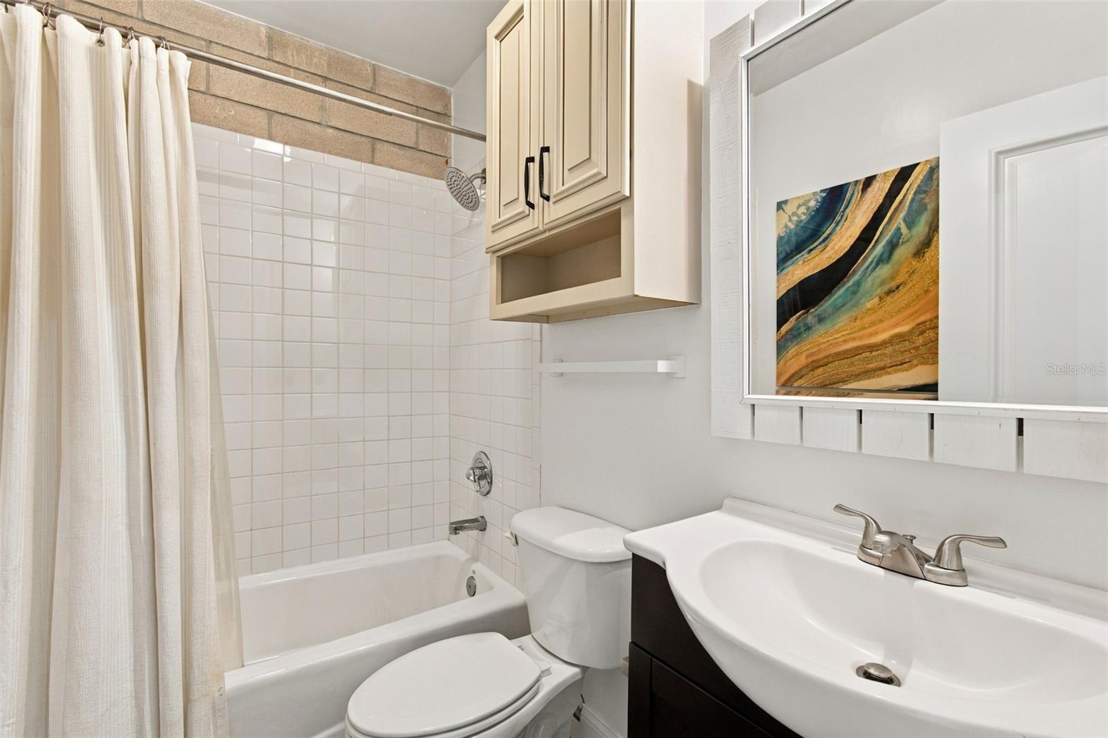 2509 W AZEELE ST — photo 35