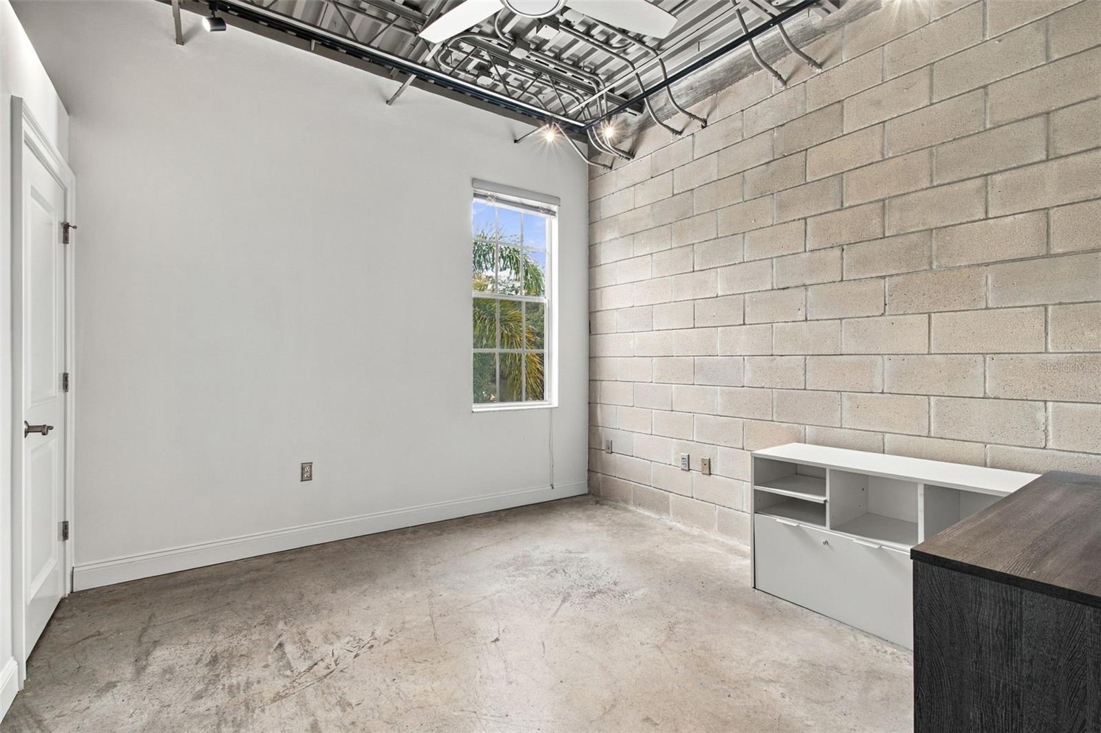 2509 W AZEELE ST — photo 31