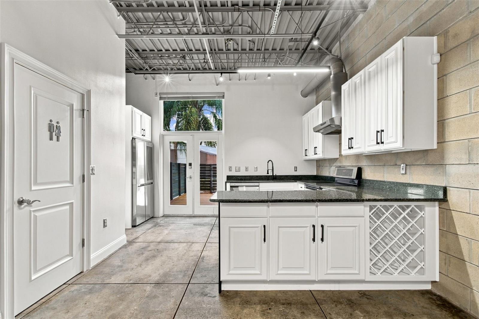 2509 W AZEELE ST — photo 9