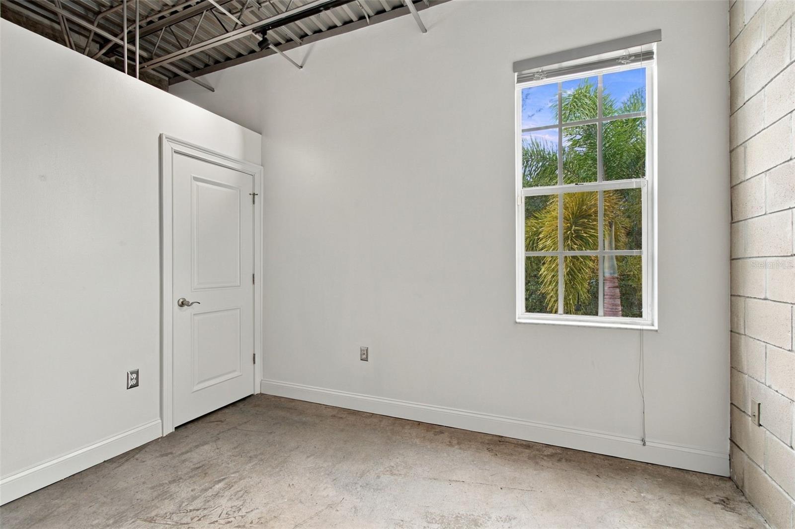 2509 W AZEELE ST — photo 33