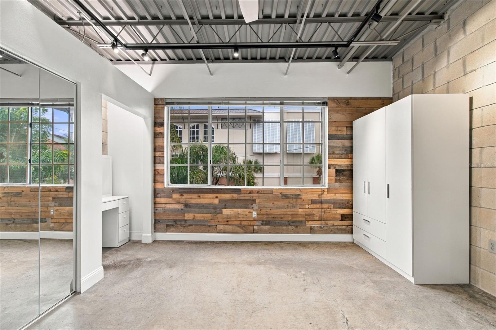 2509 W AZEELE ST — photo 21