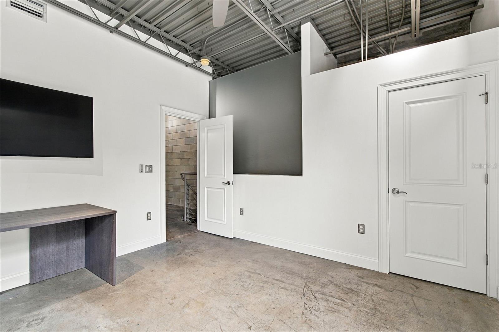 2509 W AZEELE ST — photo 29