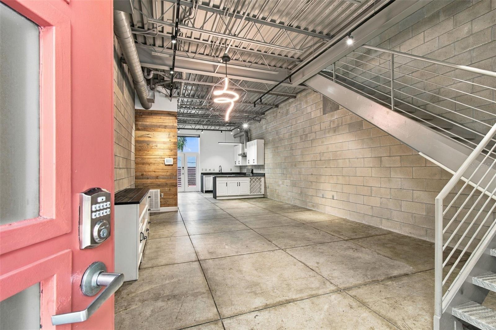 2509 W AZEELE ST — photo 3