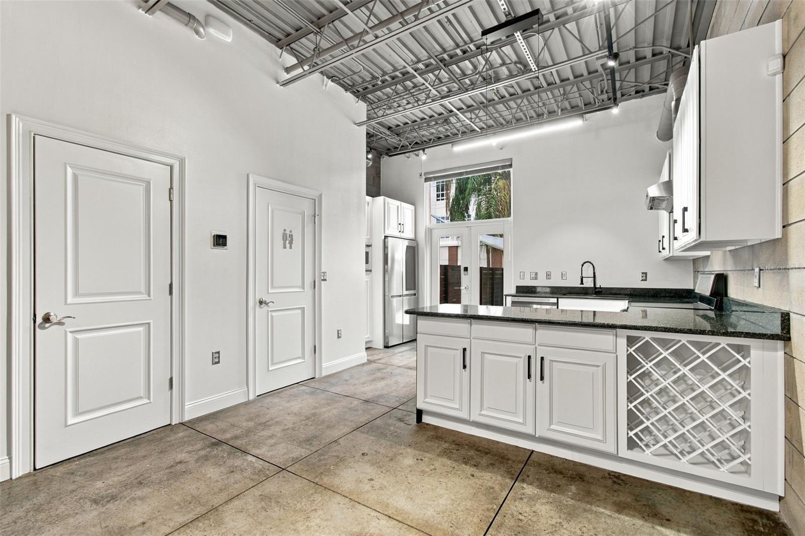 2509 W AZEELE ST — photo 10