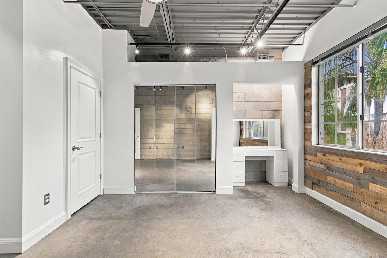 2509 W AZEELE ST — photo 26