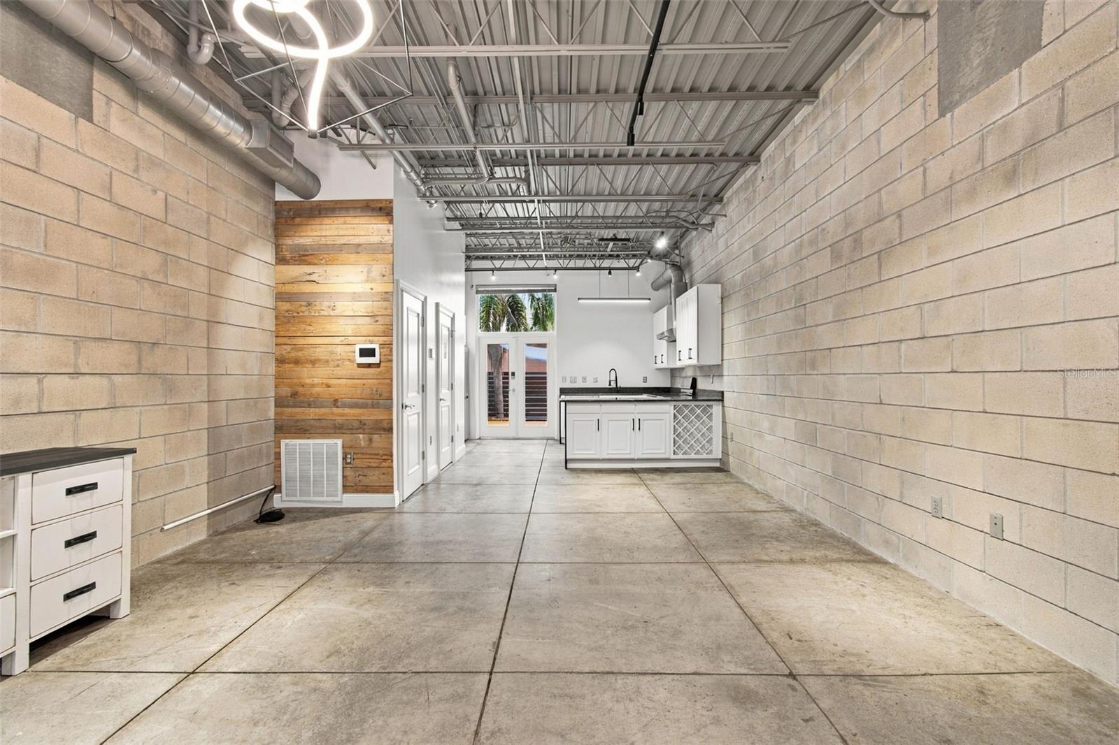 2509 W AZEELE ST — photo 5