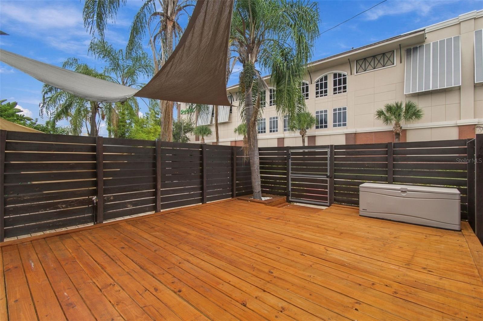 2509 W AZEELE ST — photo 40