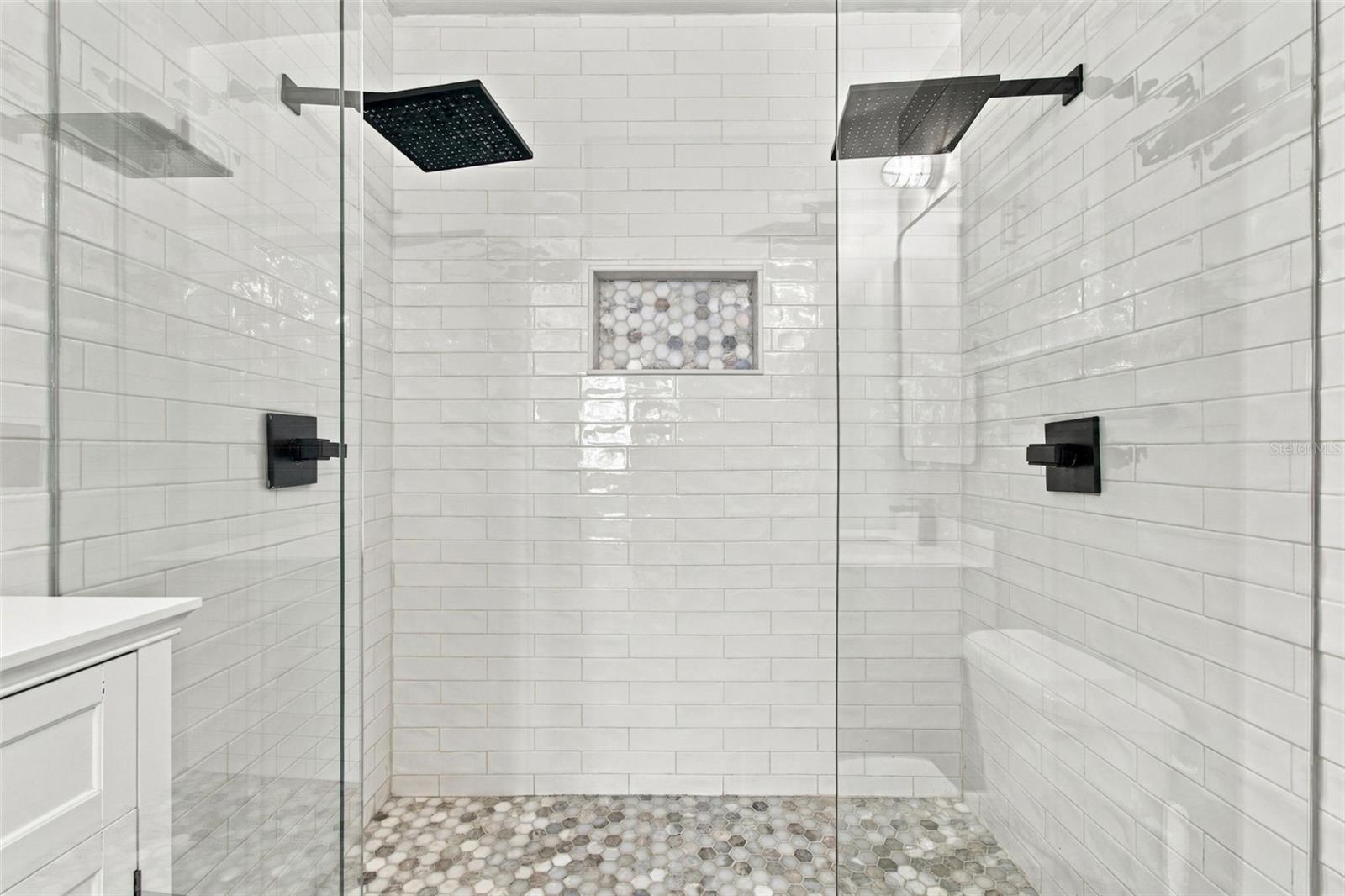 2509 W AZEELE ST — photo 28