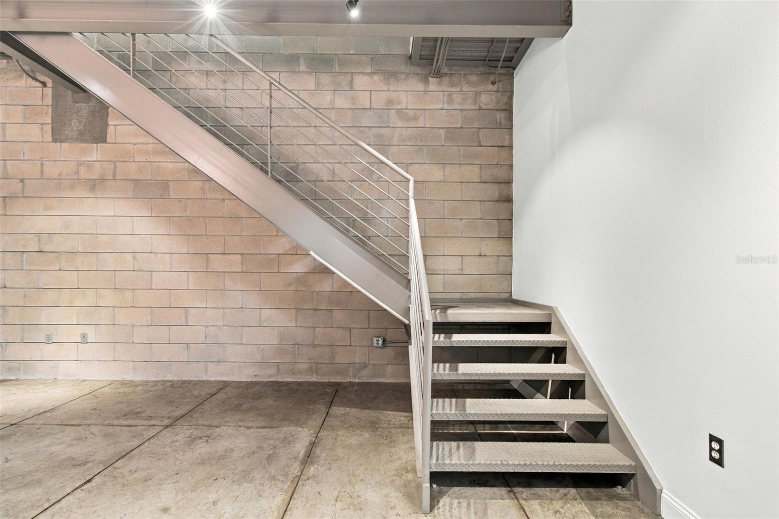2509 W AZEELE ST — photo 18