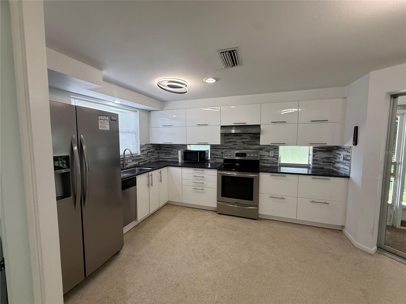 8735 DUNMORE DR — photo 7