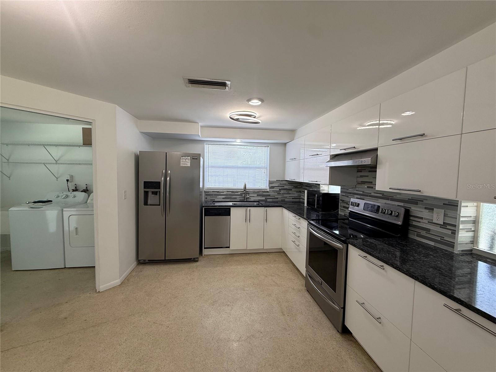 8735 DUNMORE DR — photo 8