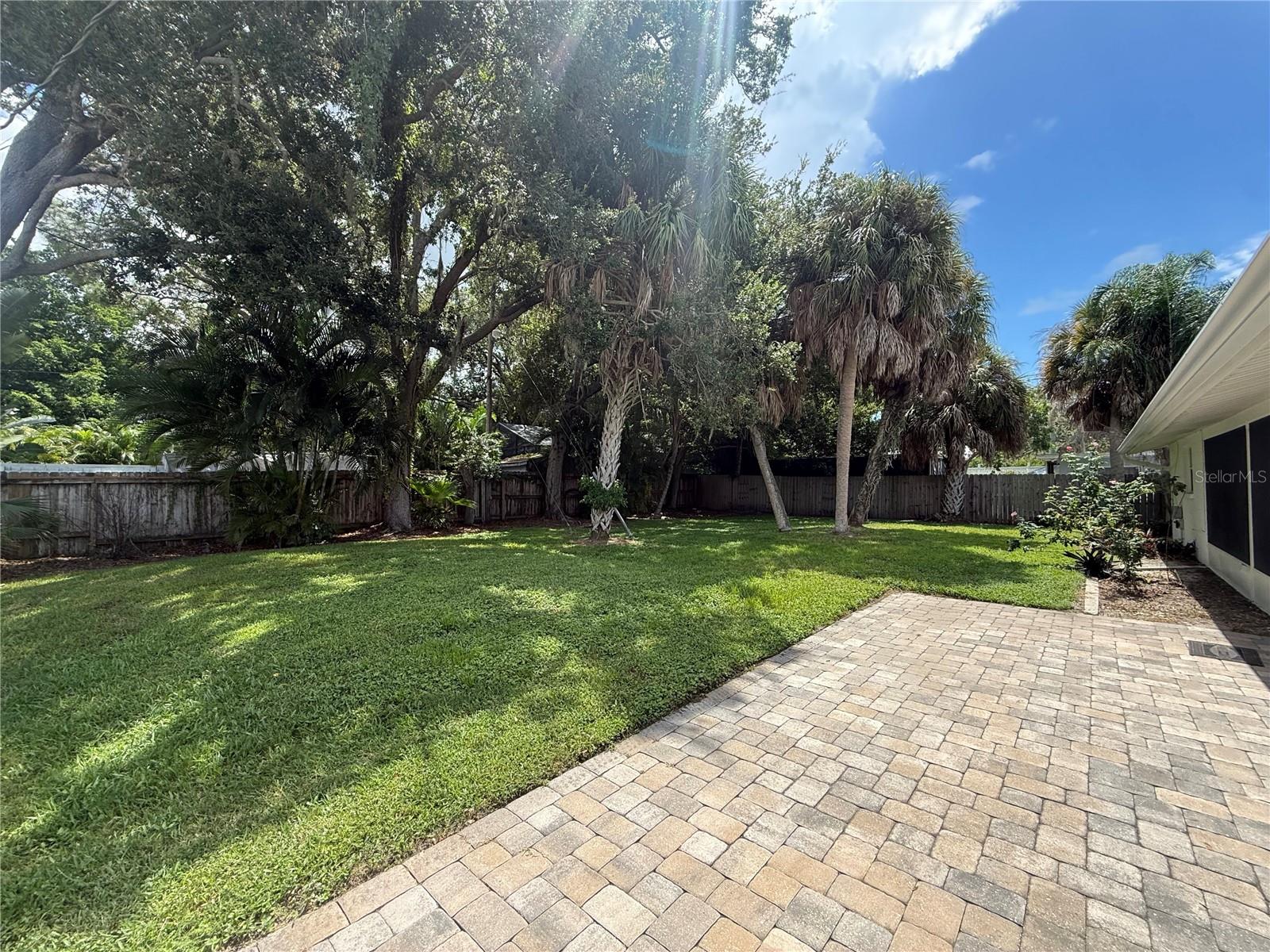 8735 DUNMORE DR — photo 22