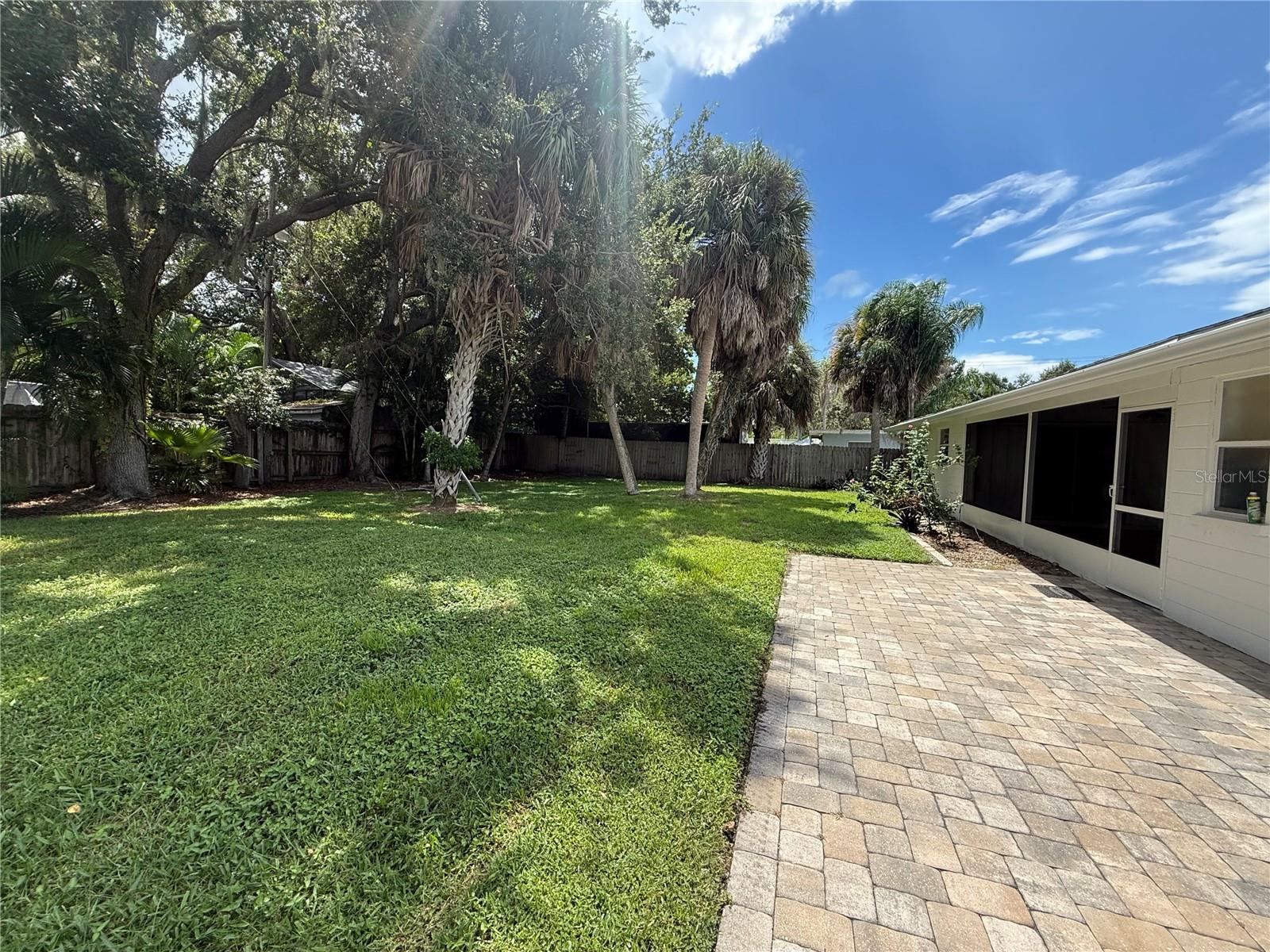 8735 DUNMORE DR — photo 23