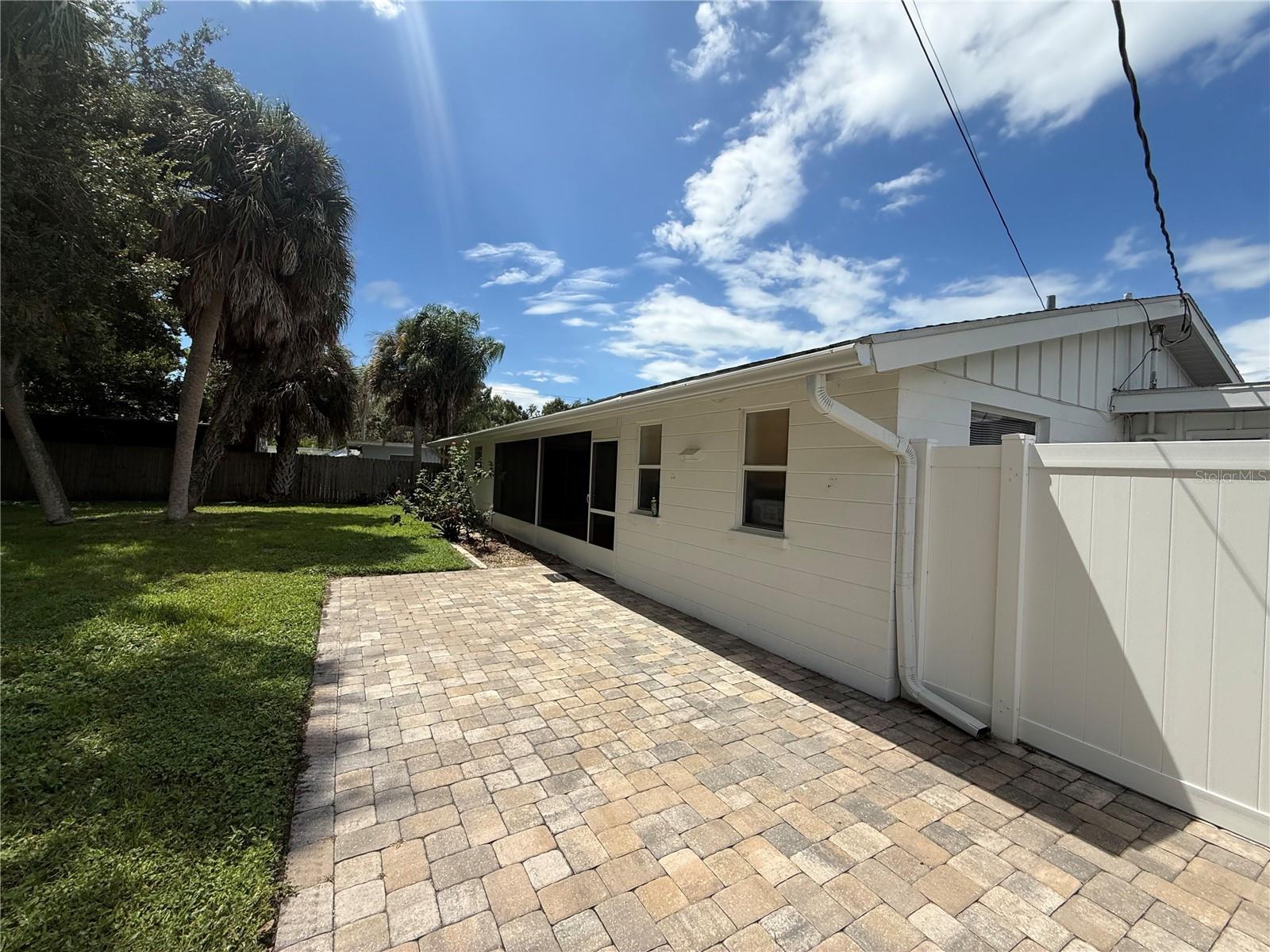8735 DUNMORE DR — photo 24