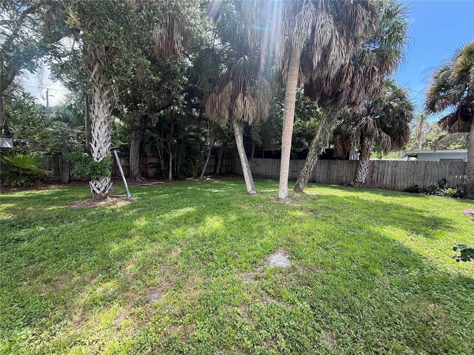 8735 DUNMORE DR — photo 26
