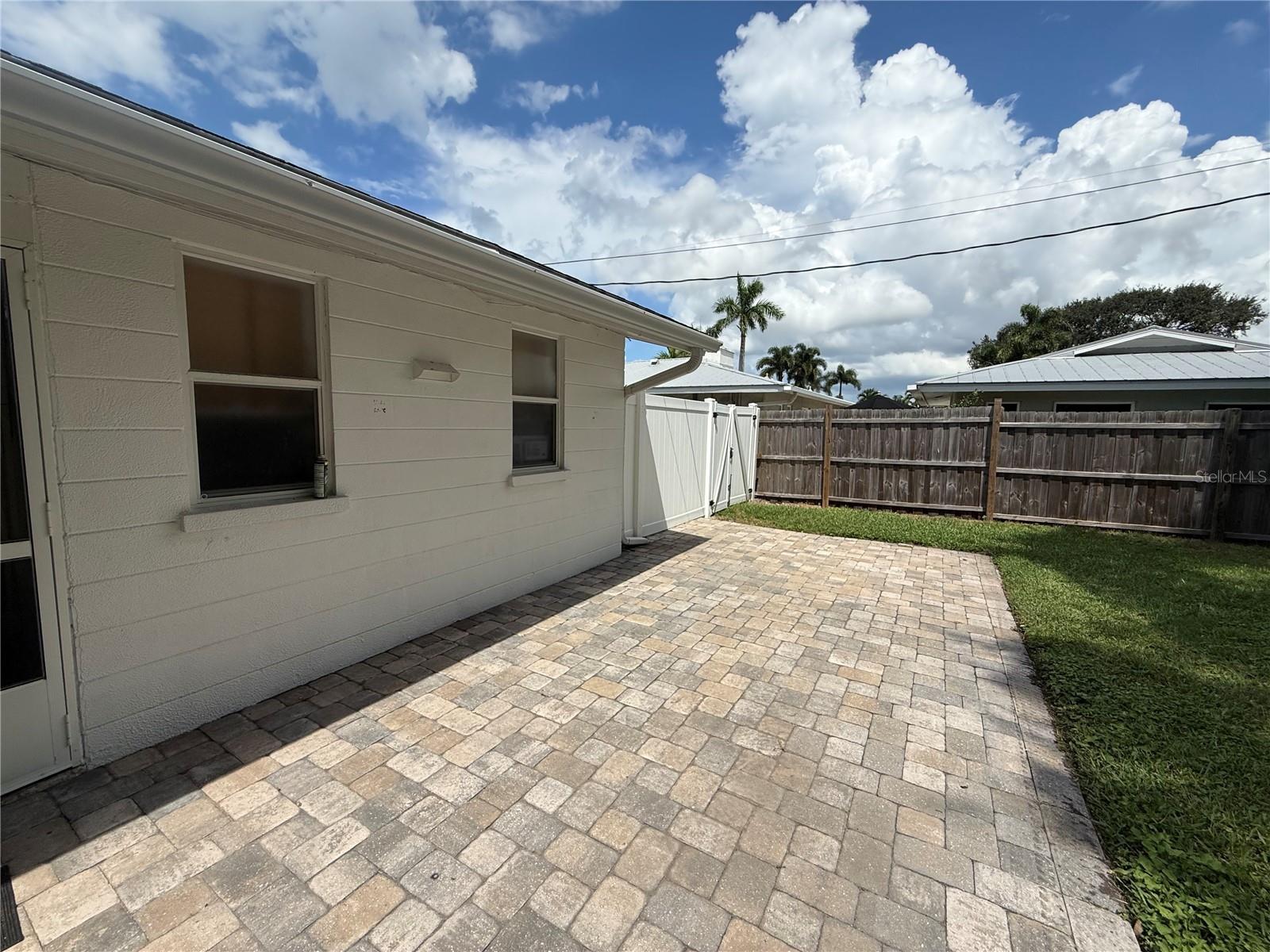 8735 DUNMORE DR — photo 27