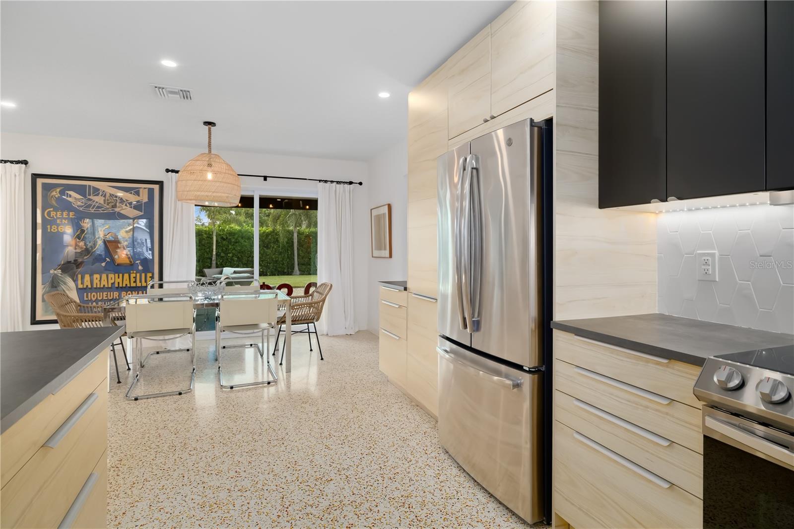 3402 S SCHOOL AVE — photo 15