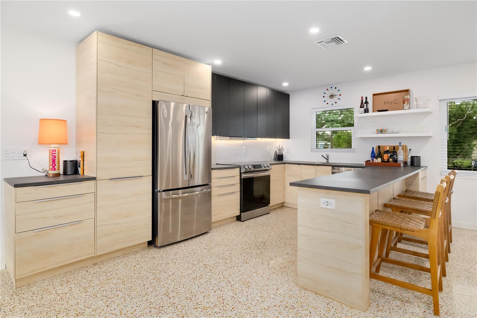 3402 S SCHOOL AVE — photo 16