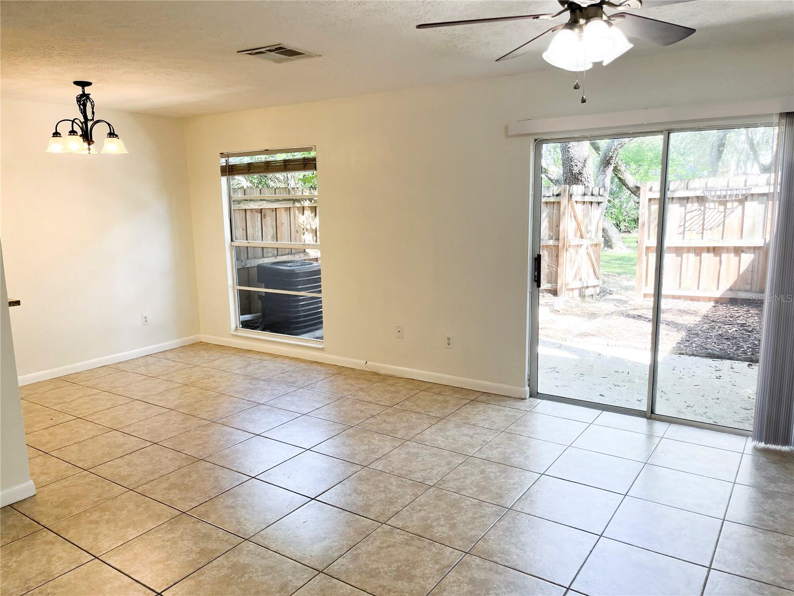 9459 FOREST HILLS CIR — photo 4