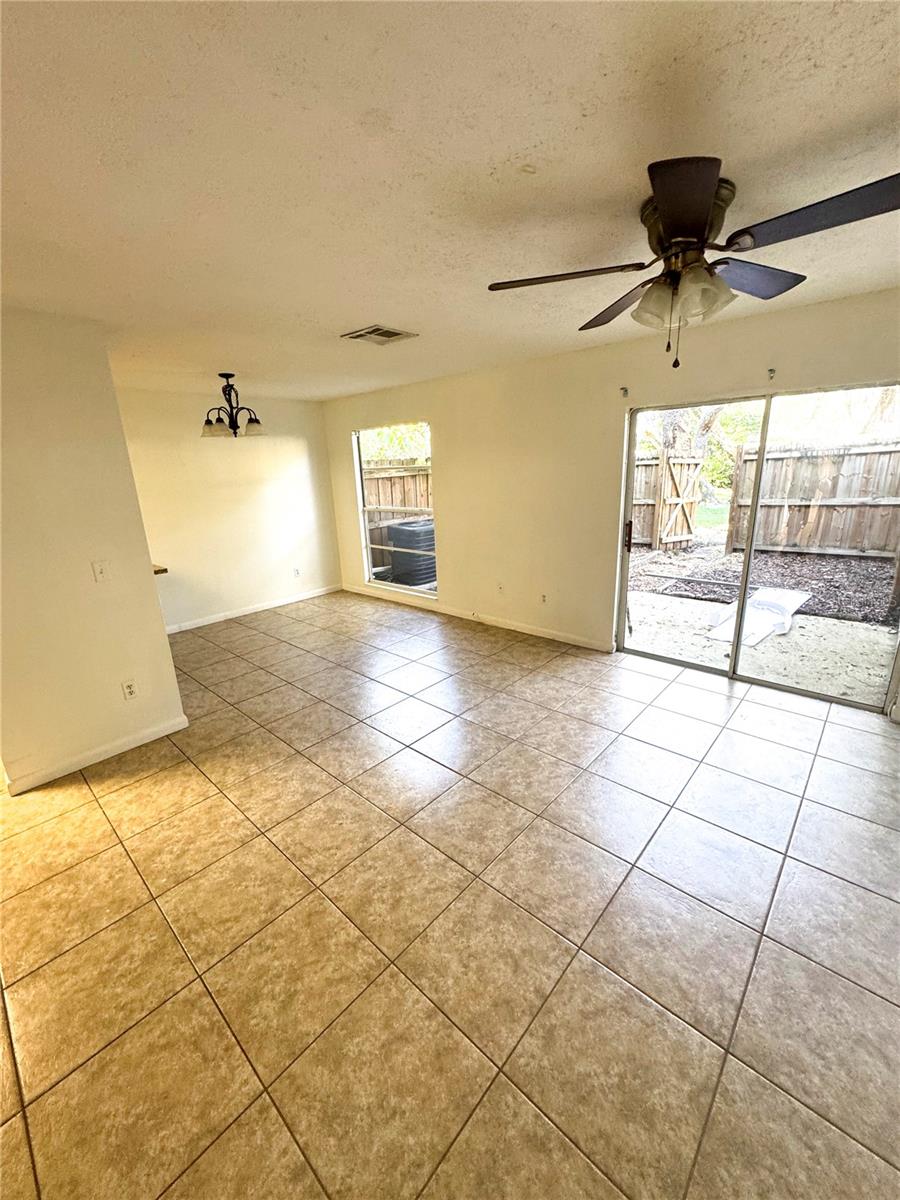 9459 FOREST HILLS CIR — photo 5