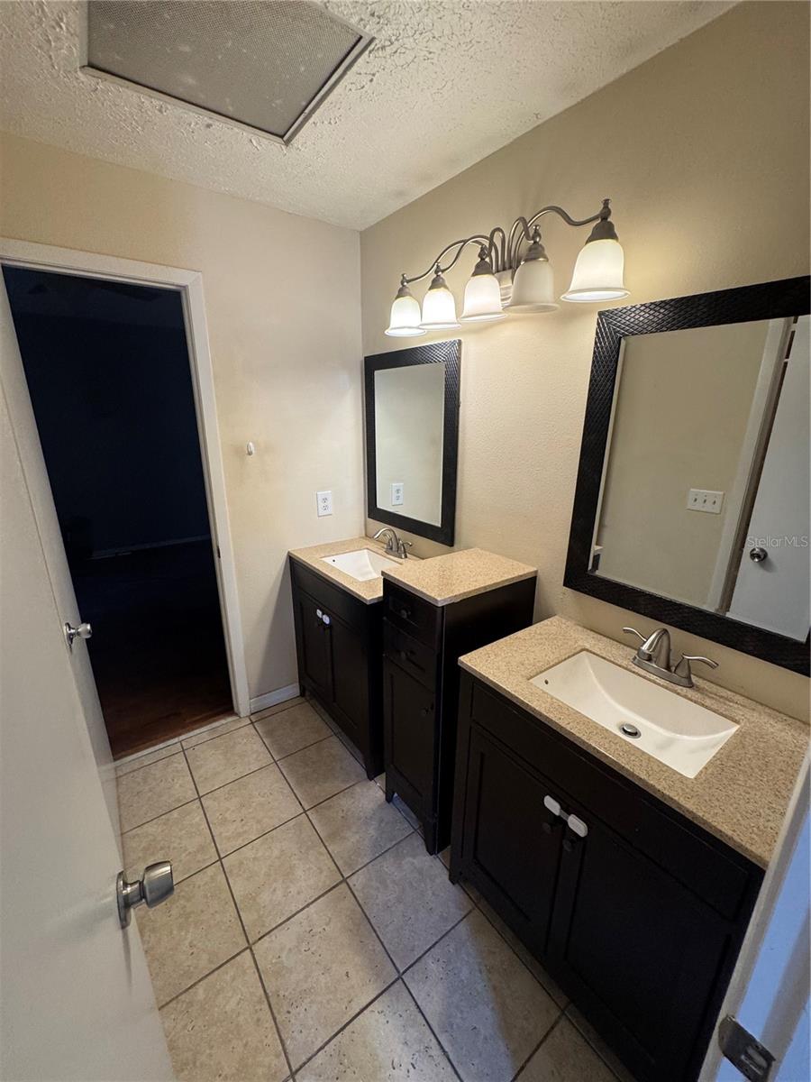 9459 FOREST HILLS CIR — photo 12