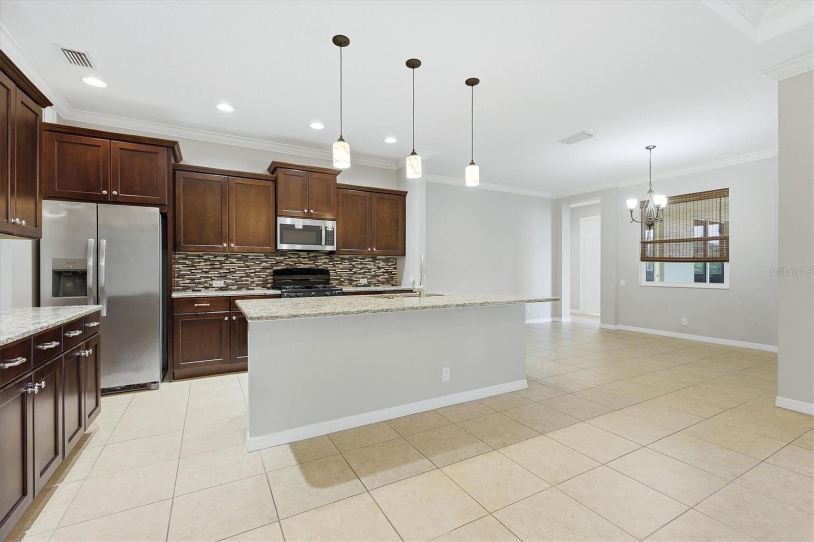 640 HONEYFLOWER LOOP — photo 17