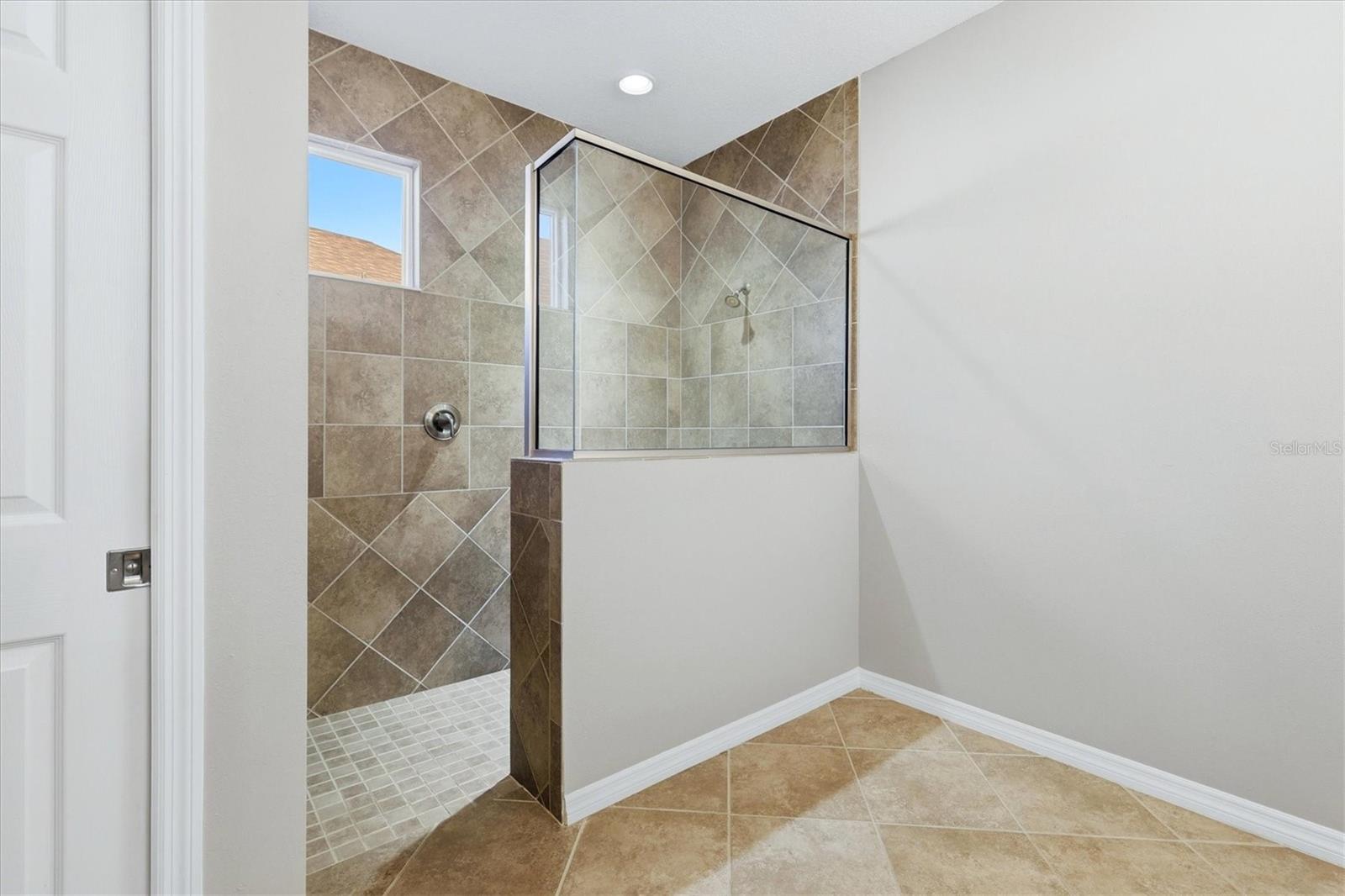 640 HONEYFLOWER LOOP — photo 27