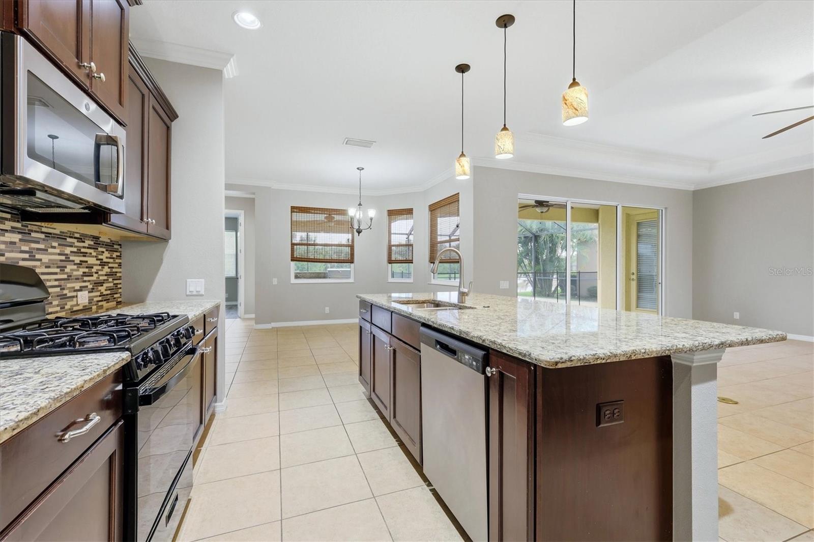 640 HONEYFLOWER LOOP — photo 19