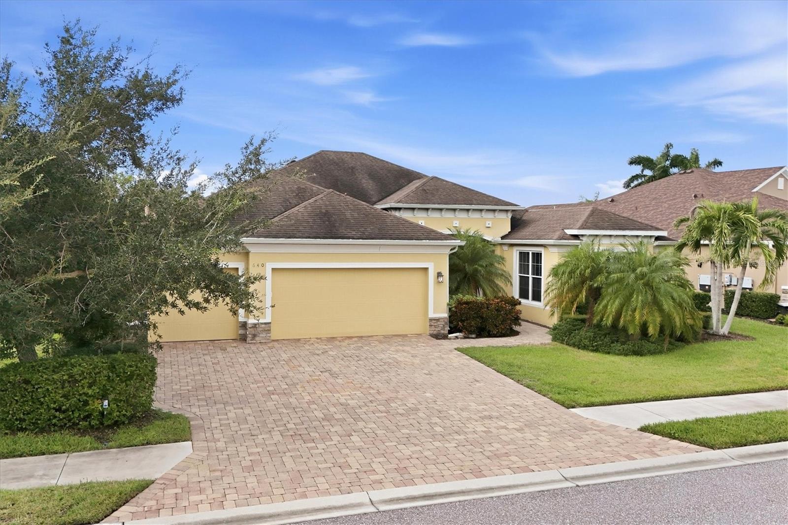 640 HONEYFLOWER LOOP — photo 3
