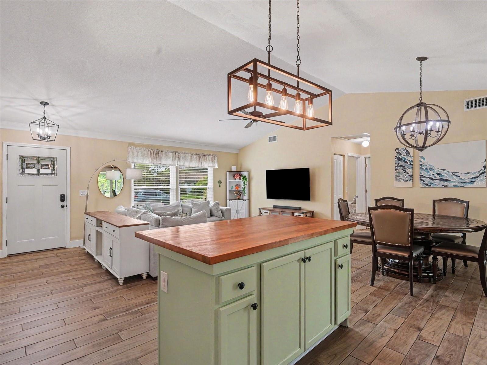 4333 CHARING CROSS RD — photo 9